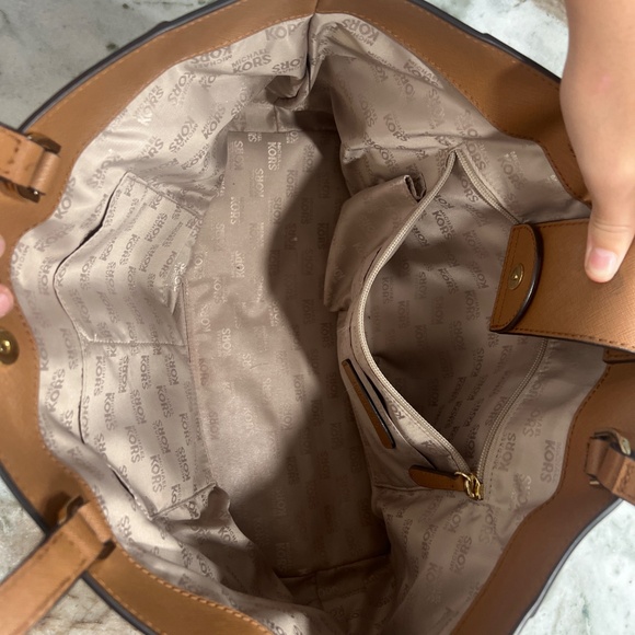 Michael Michael Kors Handbag  Michael kors purse
